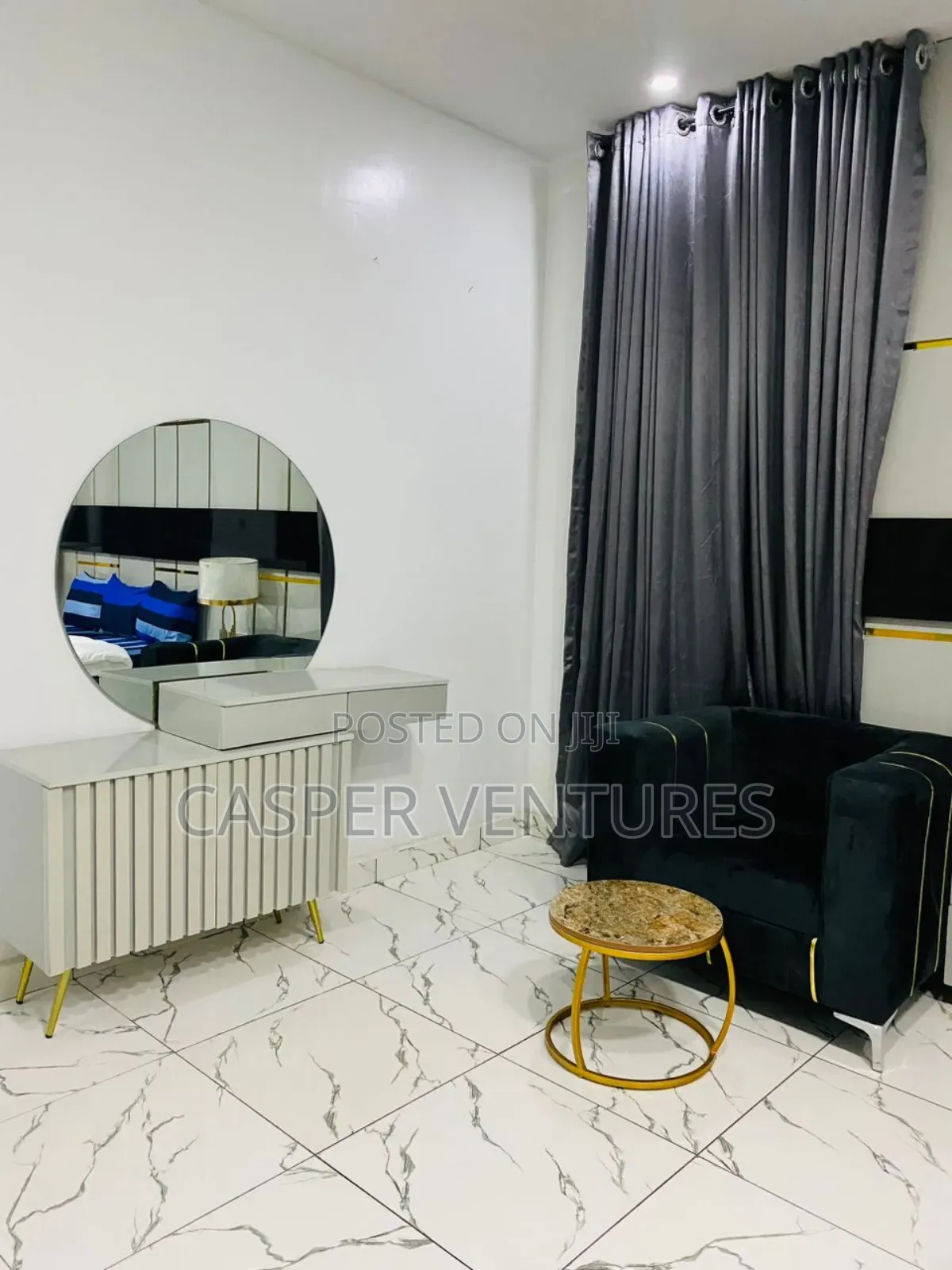 Furnished Kingsize Masterbedroom in Chevron