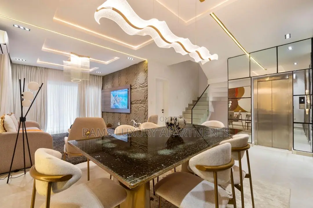Luxurious and Unique 5/4bedroom in Lekki Phase 1 in Lekki Phase 1