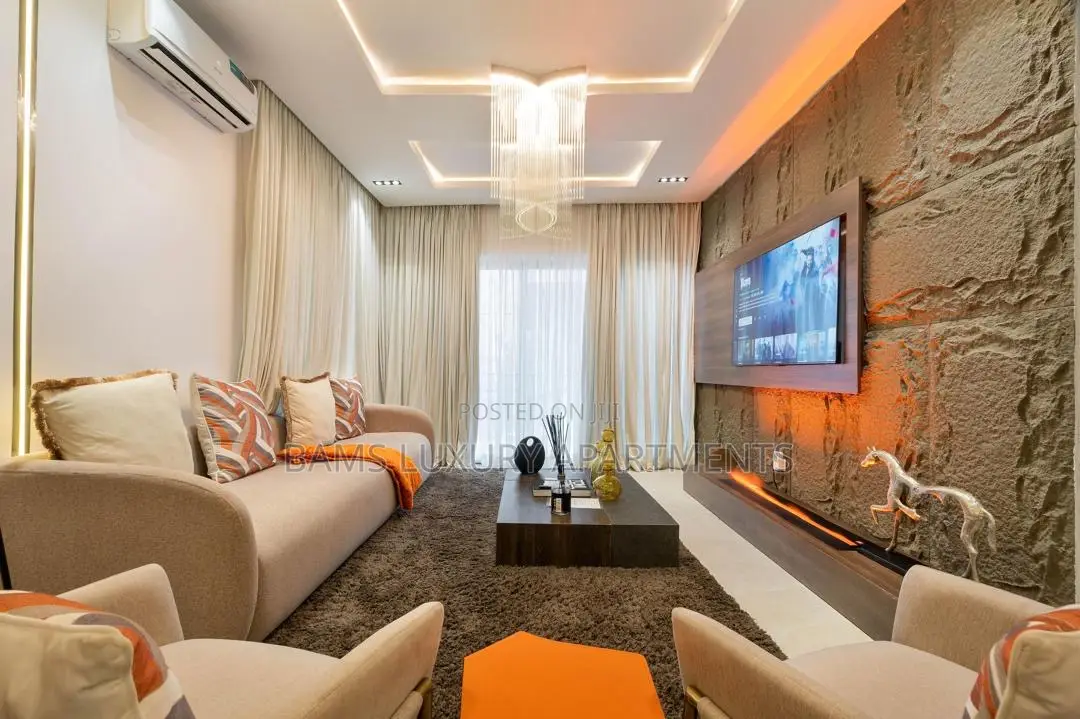 Luxurious and Unique 5/4bedroom in Lekki Phase 1 in Lekki Phase 1