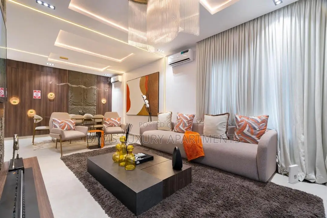 Luxurious and Unique 5/4bedroom in Lekki Phase 1 in Lekki Phase 1