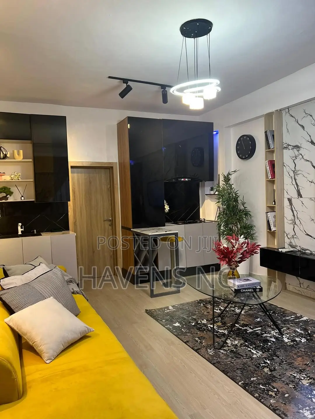 Stylish 1-Bedroom Apartment With Modern Facilities in Chevron