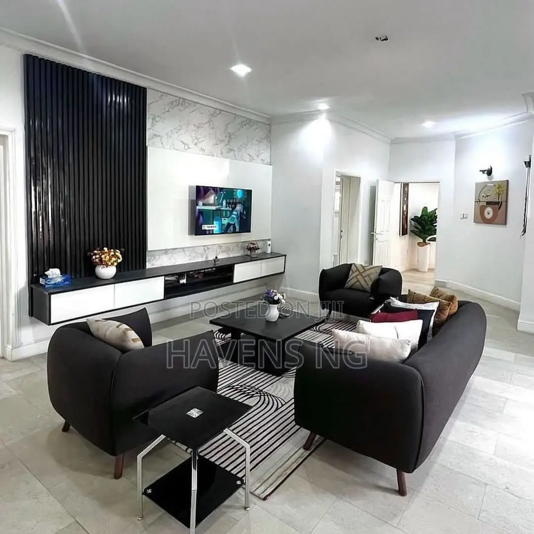 Beautiful 2-Bedroom Apartment for Shortlet in Wuse 2 in Wuse 2