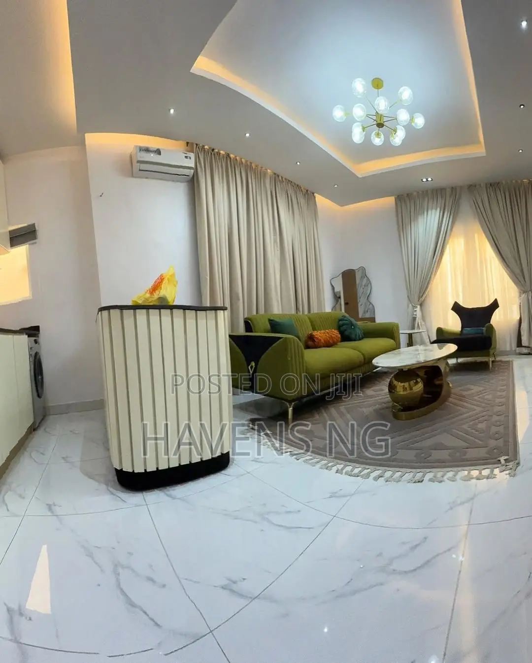 Modern 1-Bedroom Smart Apartment With Bathtub in Chevron