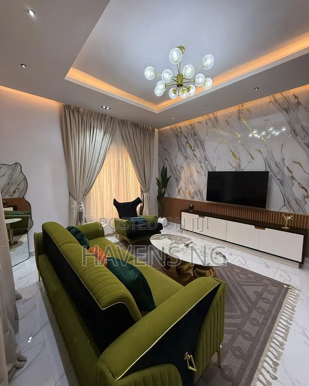 Modern 1-Bedroom Smart Apartment With Bathtub in Chevron