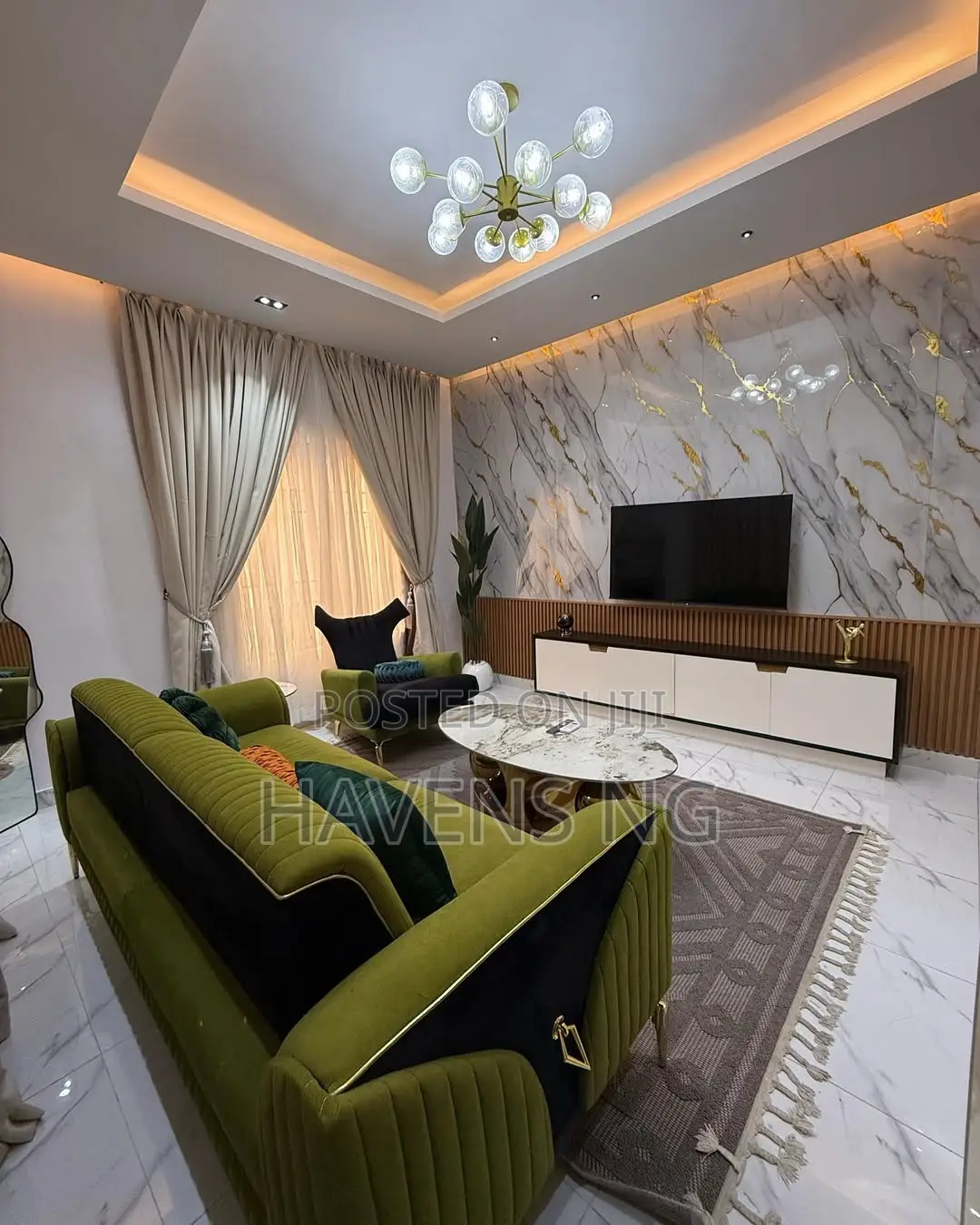 Modern 1-Bedroom Smart Apartment With Bathtub in Chevron