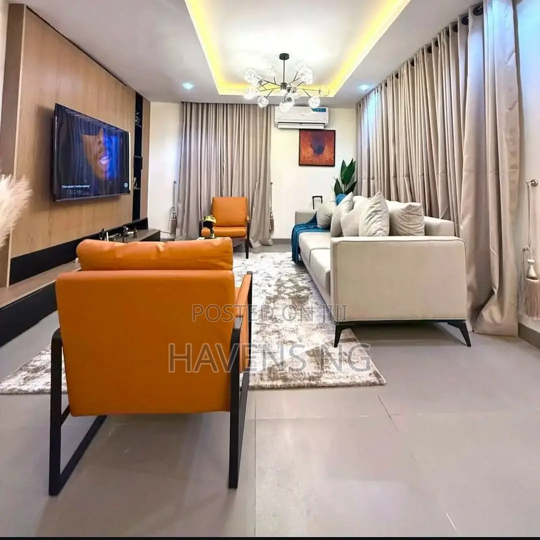 Elegantly Furnished 2-Bedroom Apartment for Short Stay in Wuse 2
