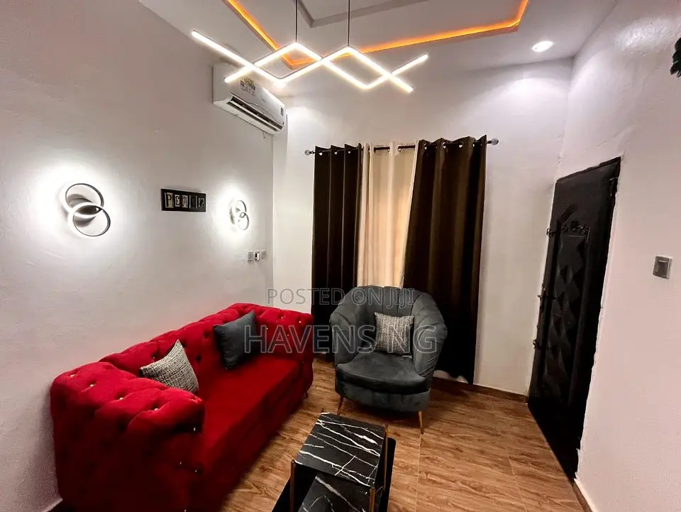 Modern 1-Bedroom Apartment for Short Stay in Oluyole