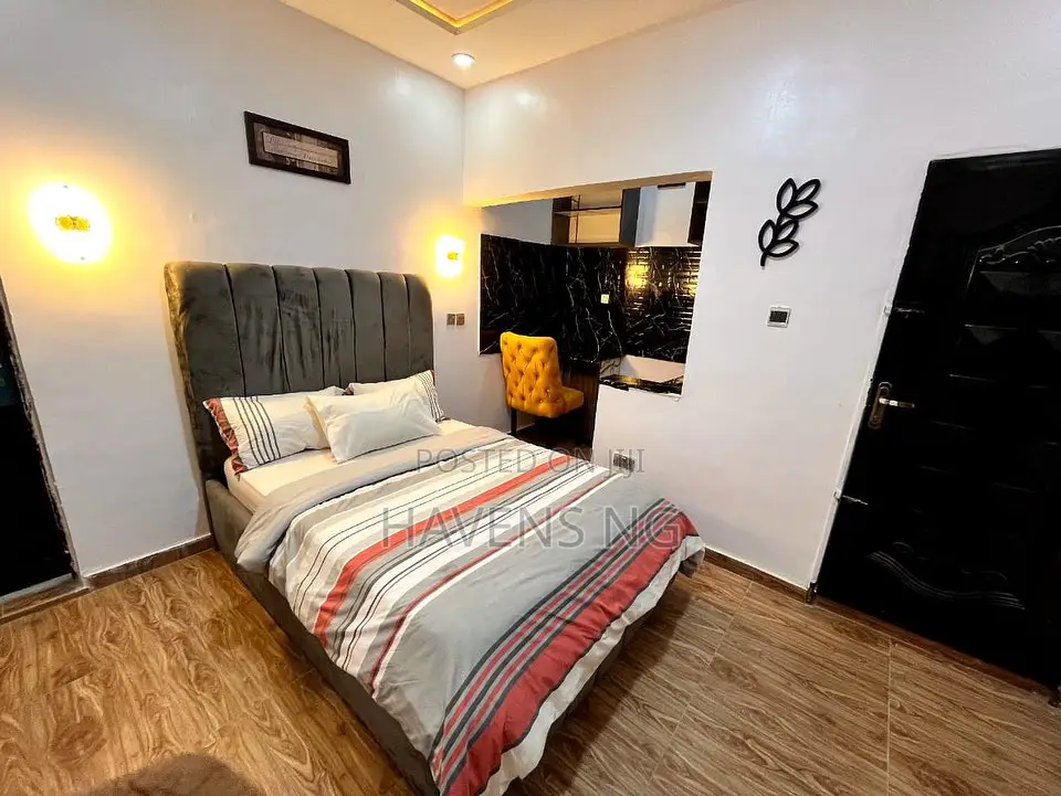 Modern 1-Bedroom Apartment for Short Stay in Oluyole