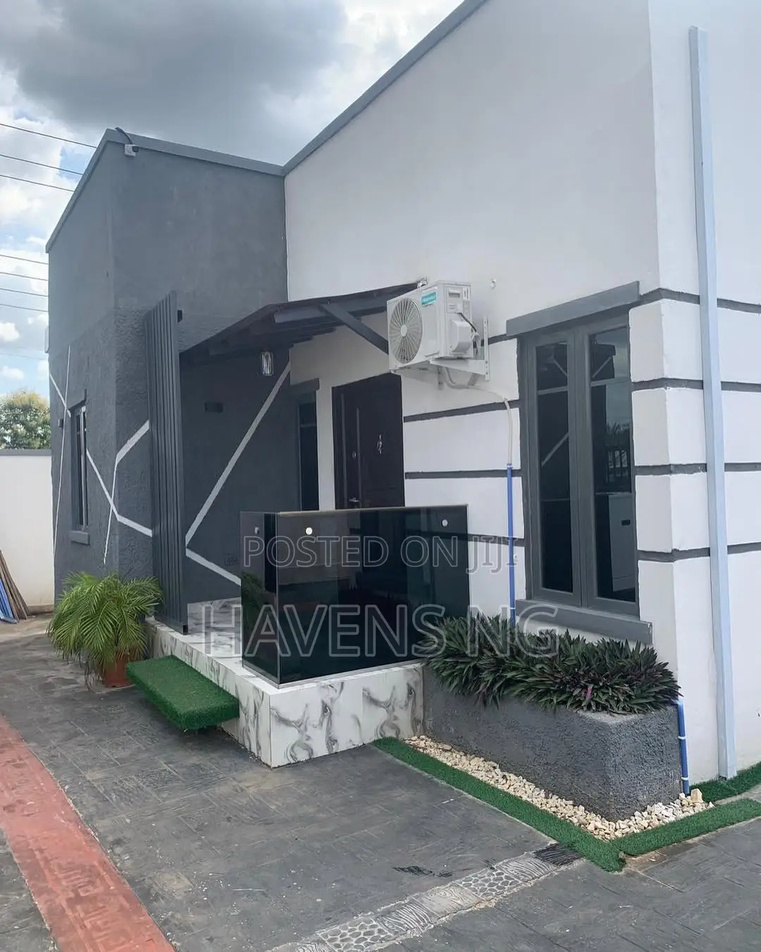 Spacious 3-Bedroom Shortlet Apartment in Ologuneru