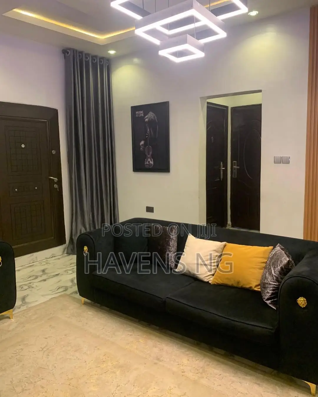 Spacious 3-Bedroom Shortlet Apartment in Ologuneru