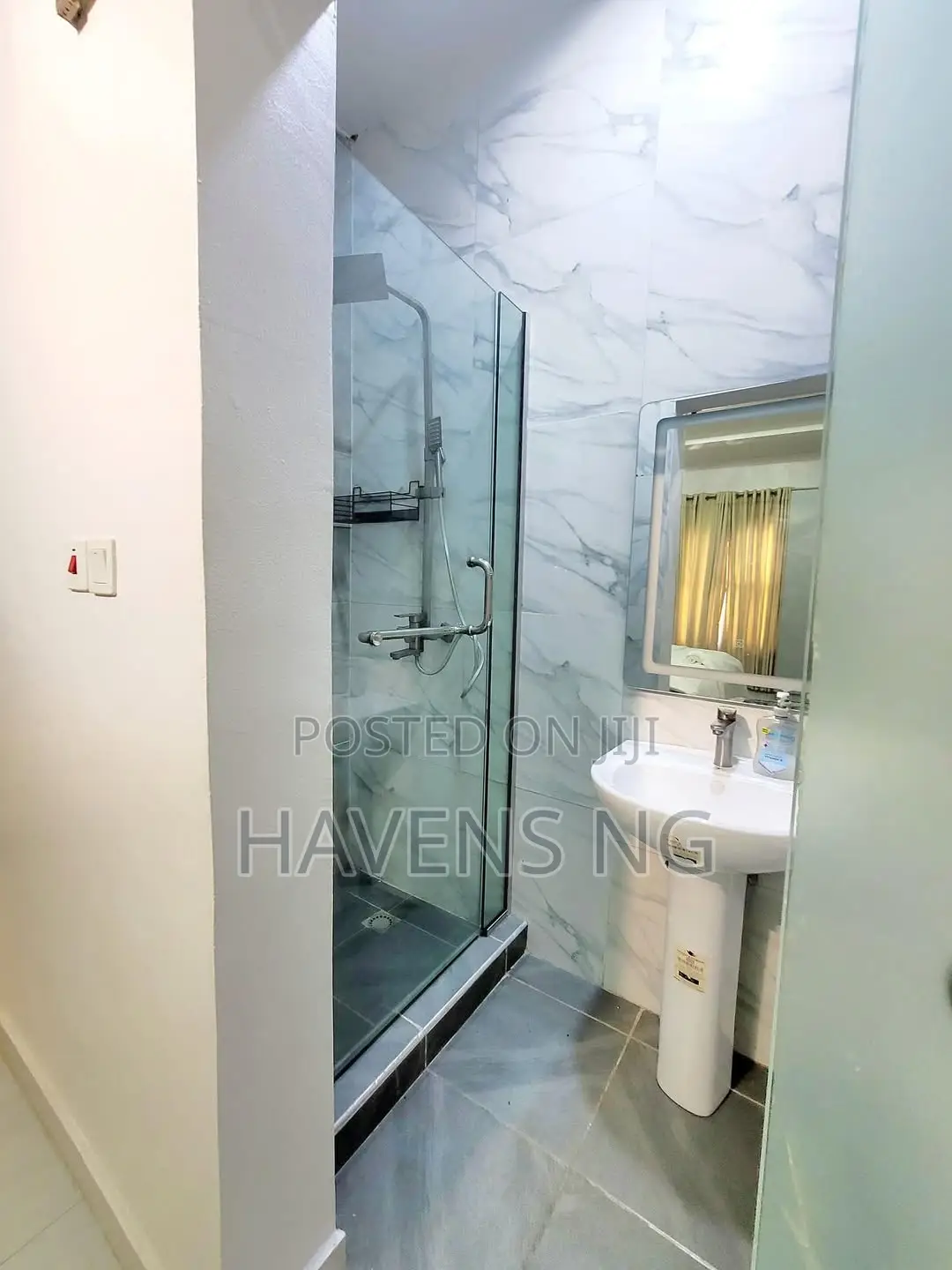 3-Bedroom Luxurious Cozy Shortlet Apartment in Gerard Road