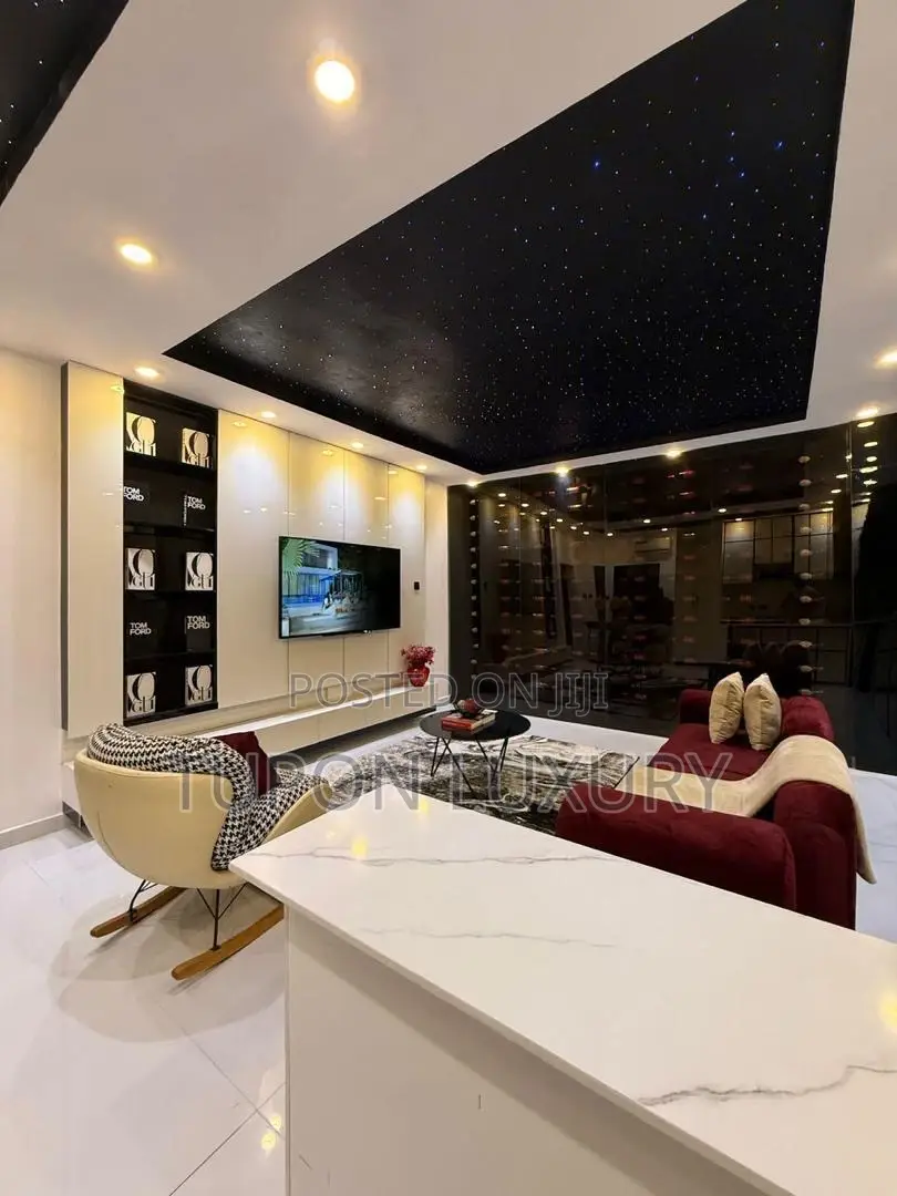 1 Bedroom Apartment With Private Cinema and Bath Tub in Chevron