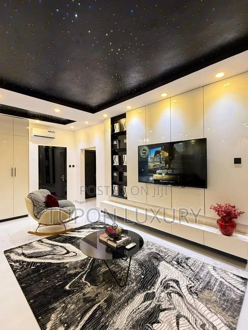 1 Bedroom Apartment With Private Cinema and Bath Tub in Chevron