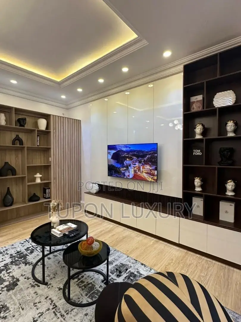 Beautiful 1 Bedroom Apartment With a Private Cinema. in Osapa london