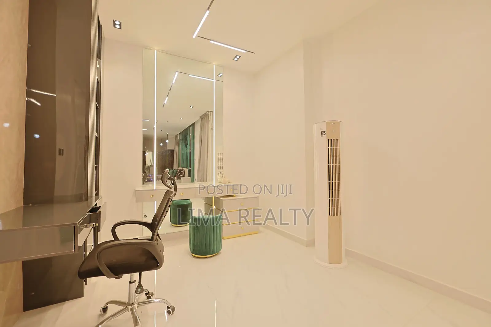 5 Bed With Cinema, Self Compound With Pool in Chevron