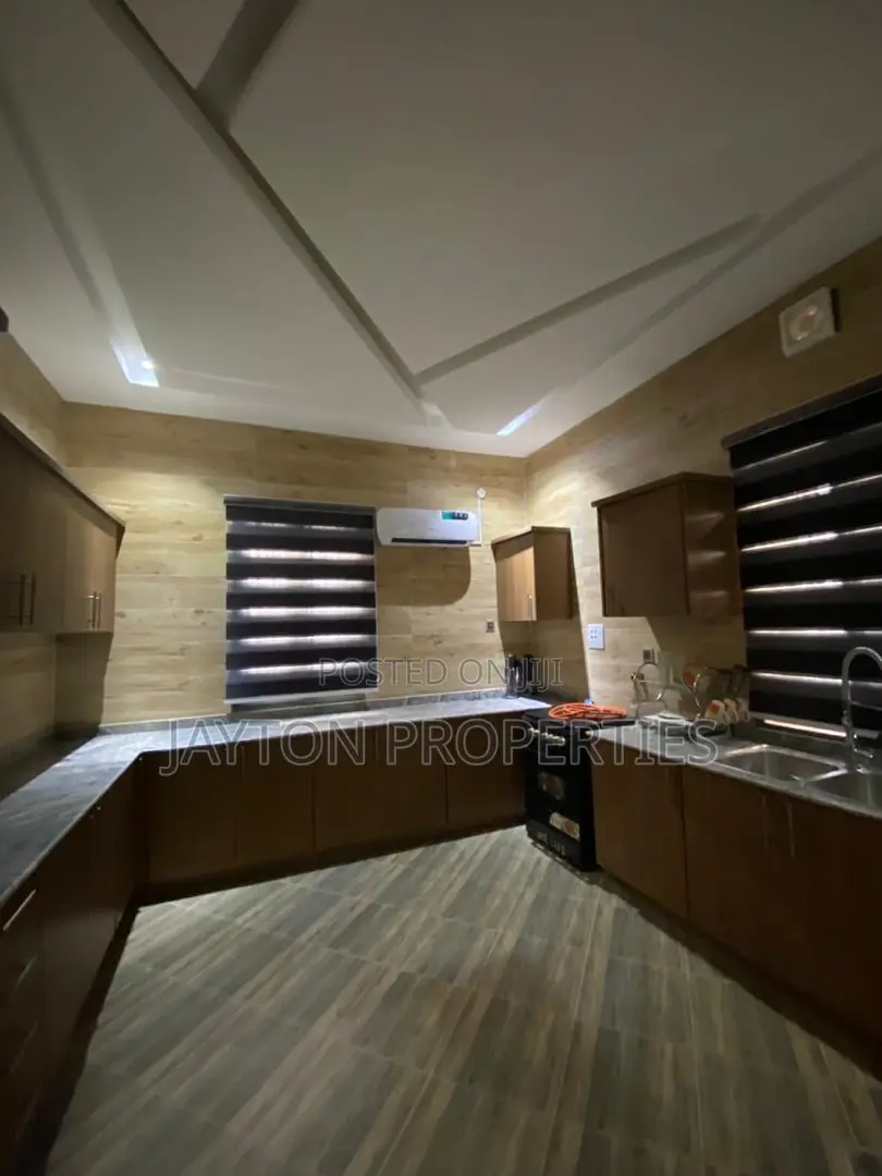 Luxury 3 Bedroom in Life Camp