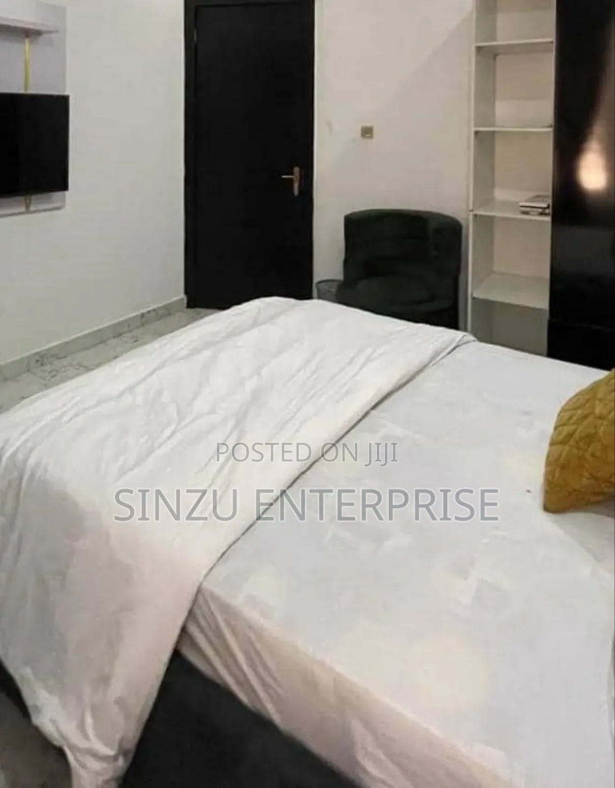 Small Studio Room in an Extremely Clean Estate in Chevron