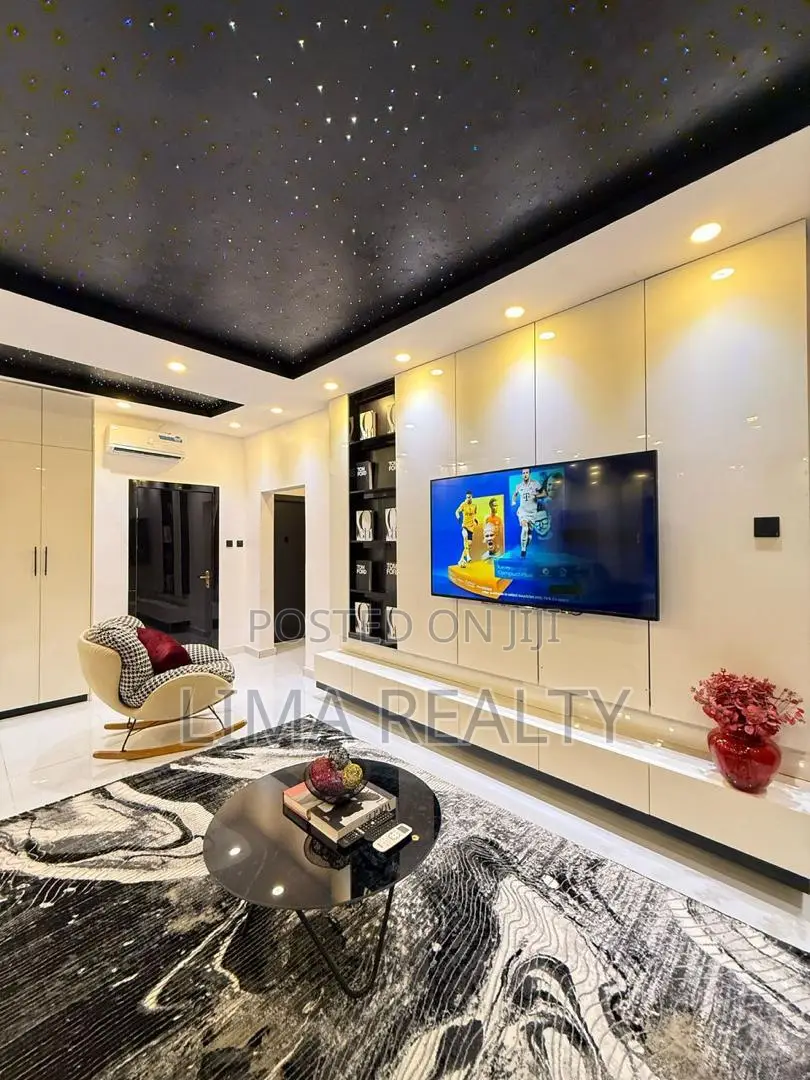Lux 1 Bed With Cinema in Ikate