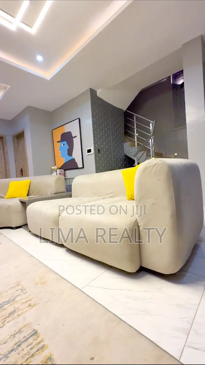 Luxury You Bed Duplex in Chevron