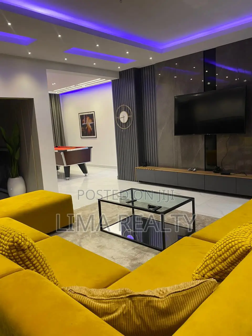 Self Compound 4 Bed Chevron/Party Normal Stay in Chevron