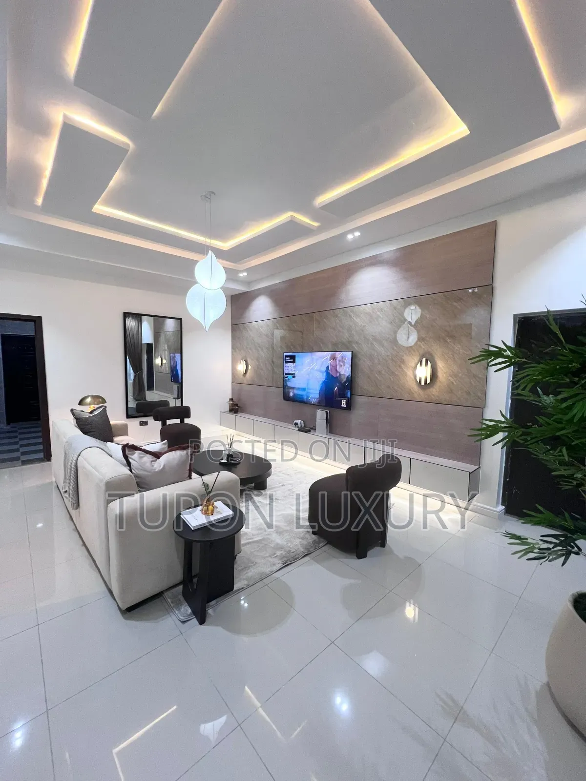 Luxury 2 Bedroom Apartment With Ps5 ,Smart Lock and Equipped Kitchen in Ogba GRA
