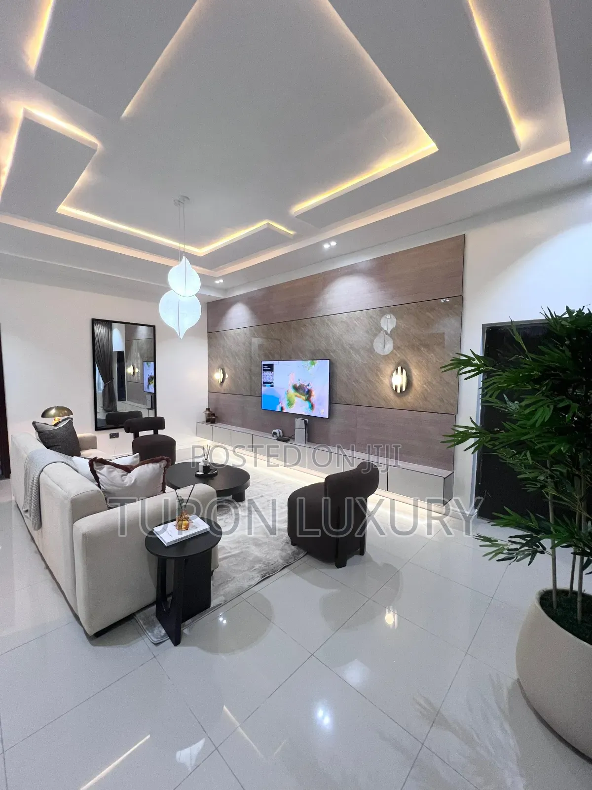 Luxury 2 Bedroom Apartment With Ps5 ,Smart Lock and Equipped Kitchen in Ogba GRA