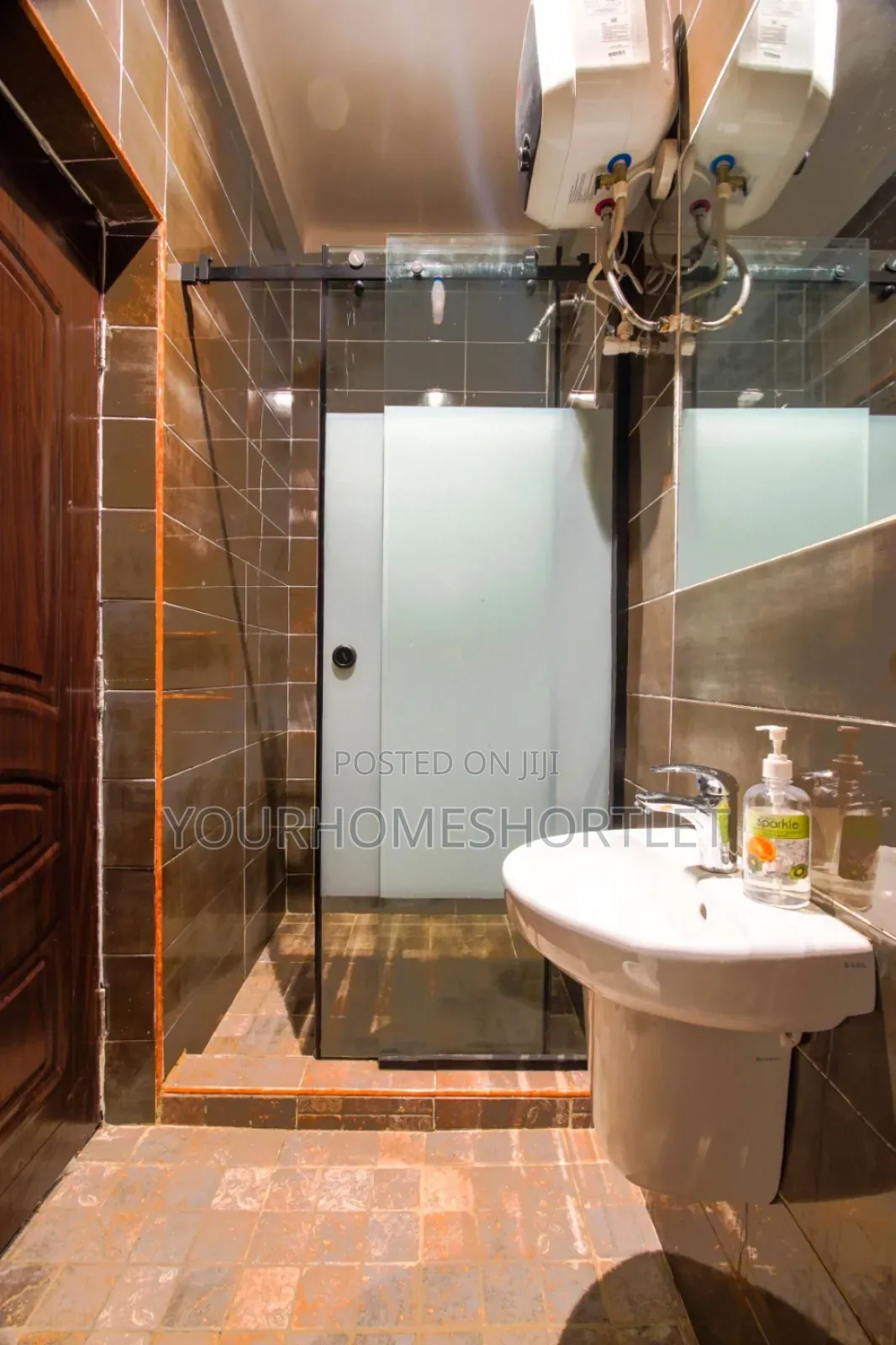 Spacious Luxury 3 and 2 Bedroom Apartment and Table Tennis in Oregun
