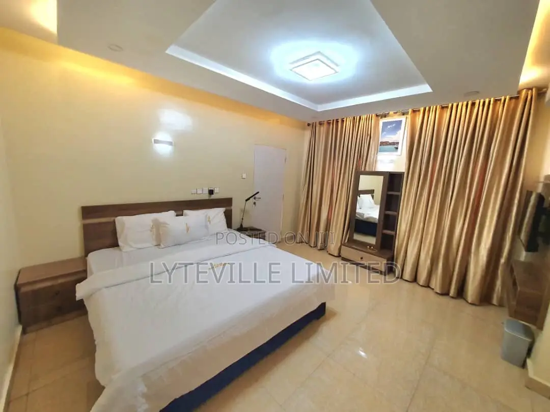 Luxurious 5 Bedrooms and Others in Life Camp