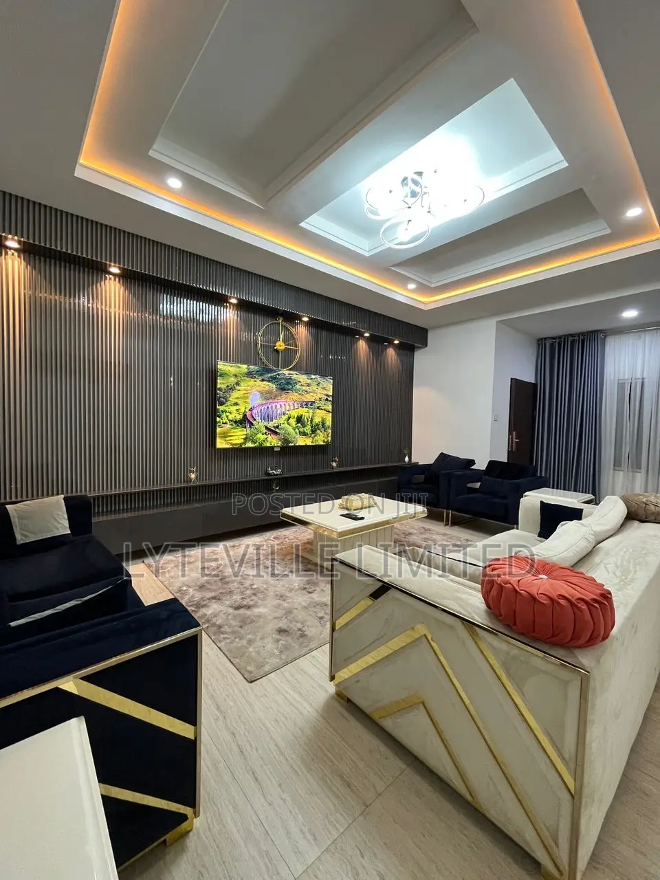 Luxurious 5 Bedrooms and Others in Life Camp