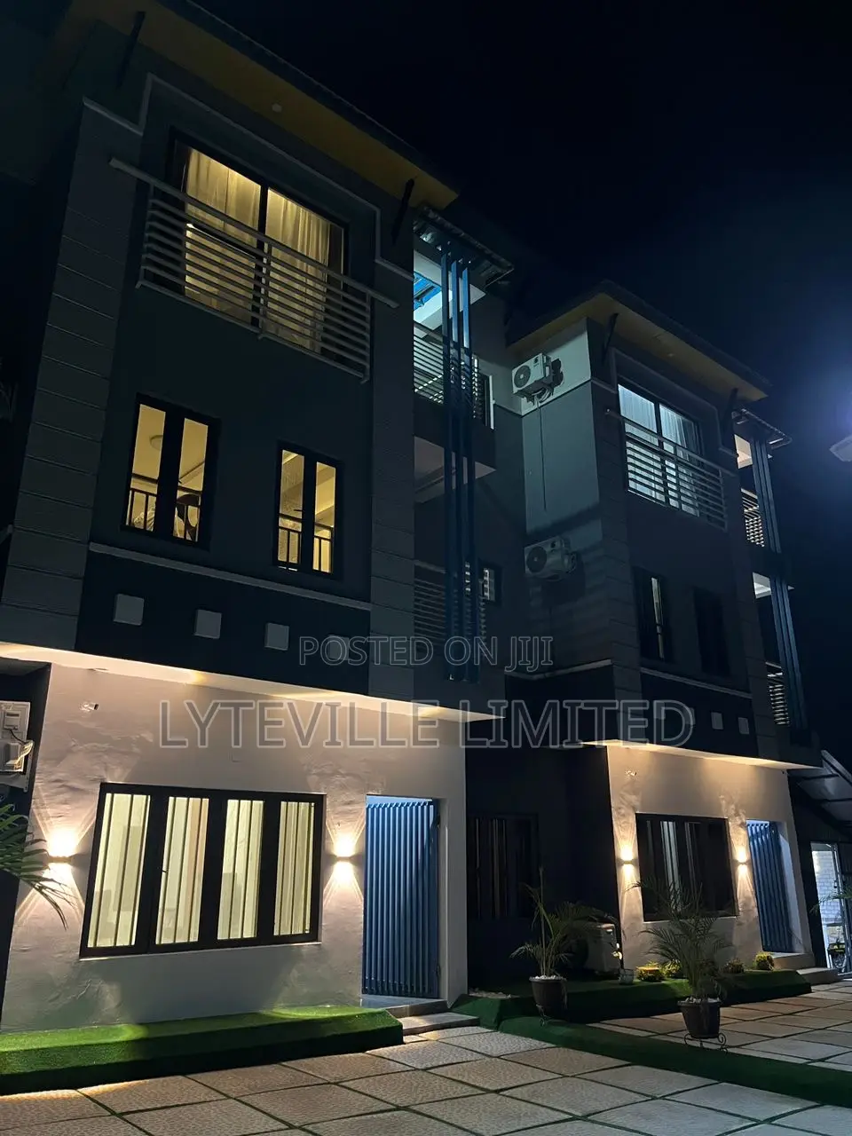 Luxurious 5 Bedrooms and Others in Life Camp