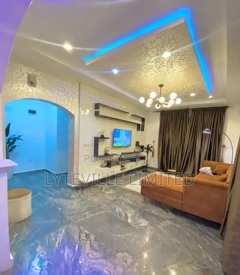 Luxurious 3 Bedroom Apartment in Wuye