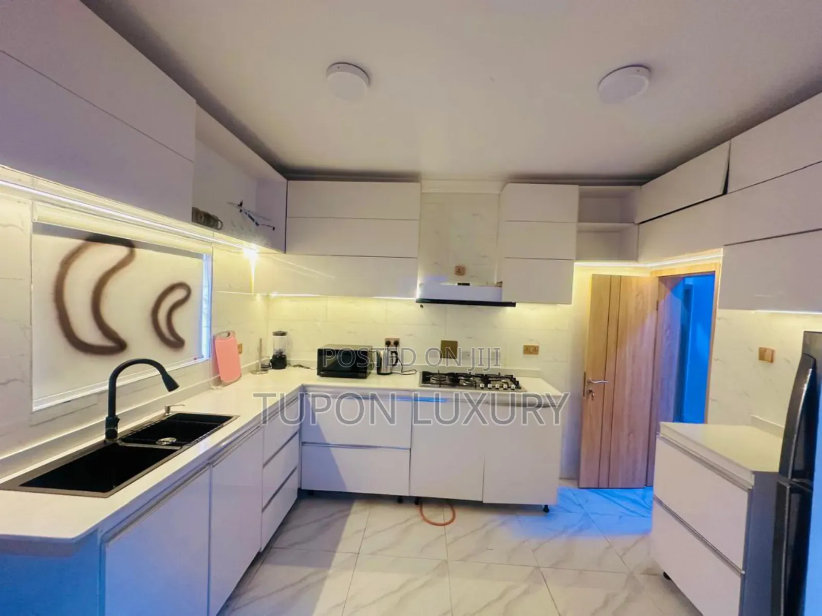 Neatly Furnished 2bedroom Apartment in Lekki Phase 1 in Lekki