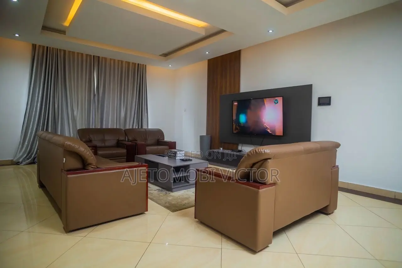 Cozy 3bedroom Apartment in Ikeja in Ikeja GRA
