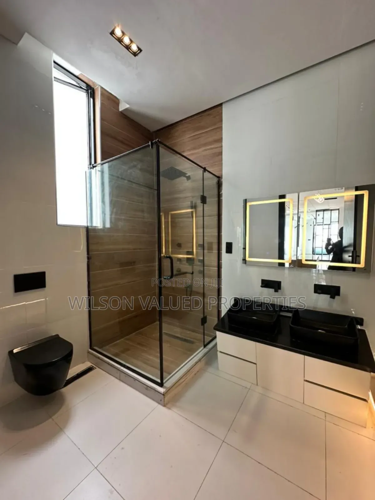 5bdrm Duplex in Luxury 5Bedroom for sale in Chevron