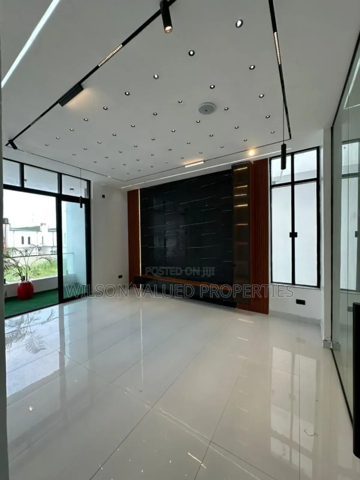 5bdrm Duplex in Luxury 5Bedroom for sale in Chevron