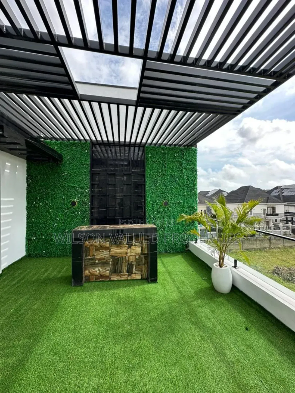 5bdrm Duplex in Luxury 5Bedroom for sale in Chevron