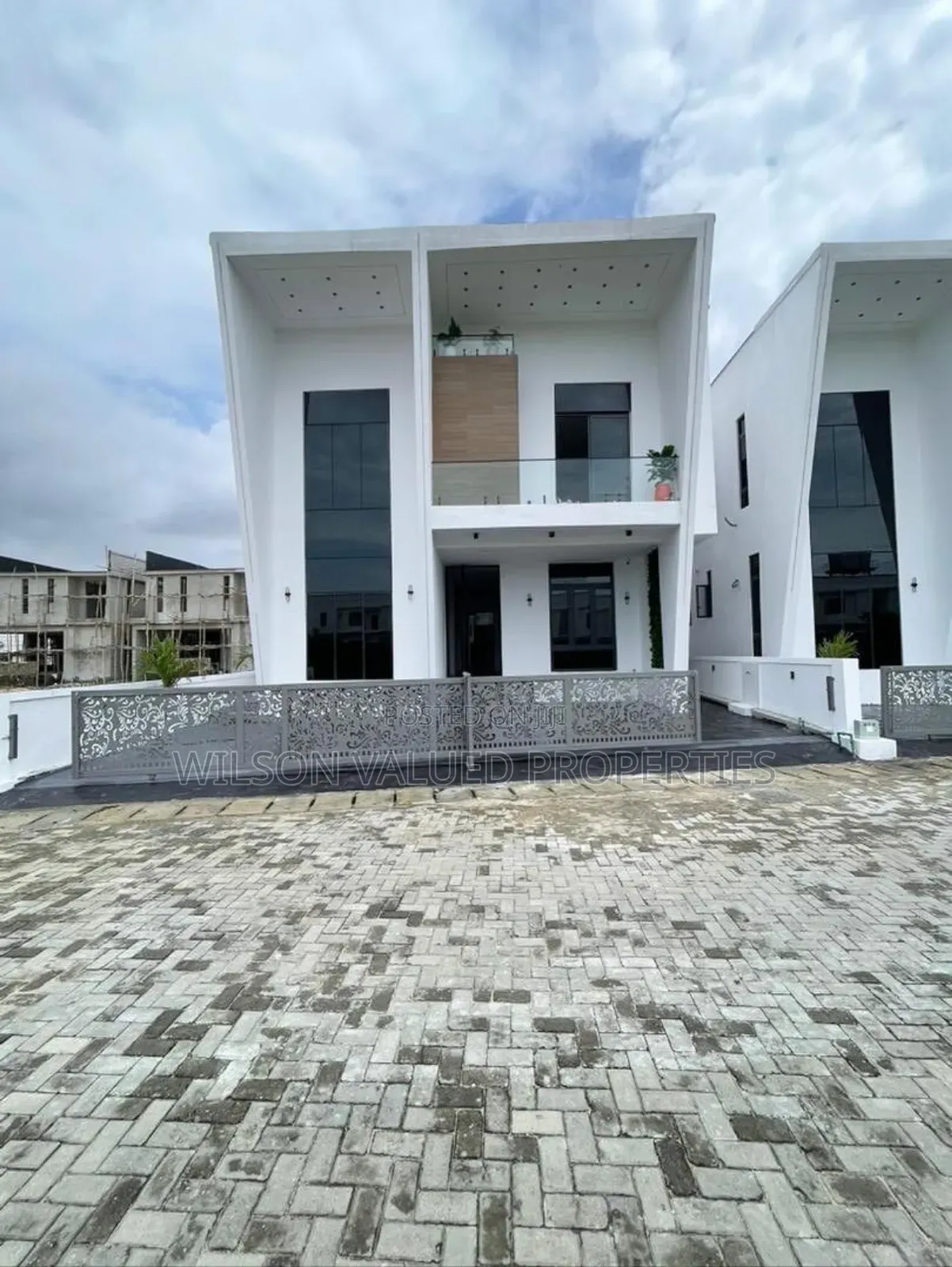5bdrm Duplex in Wvp Homes, Chevron for sale in Chevron