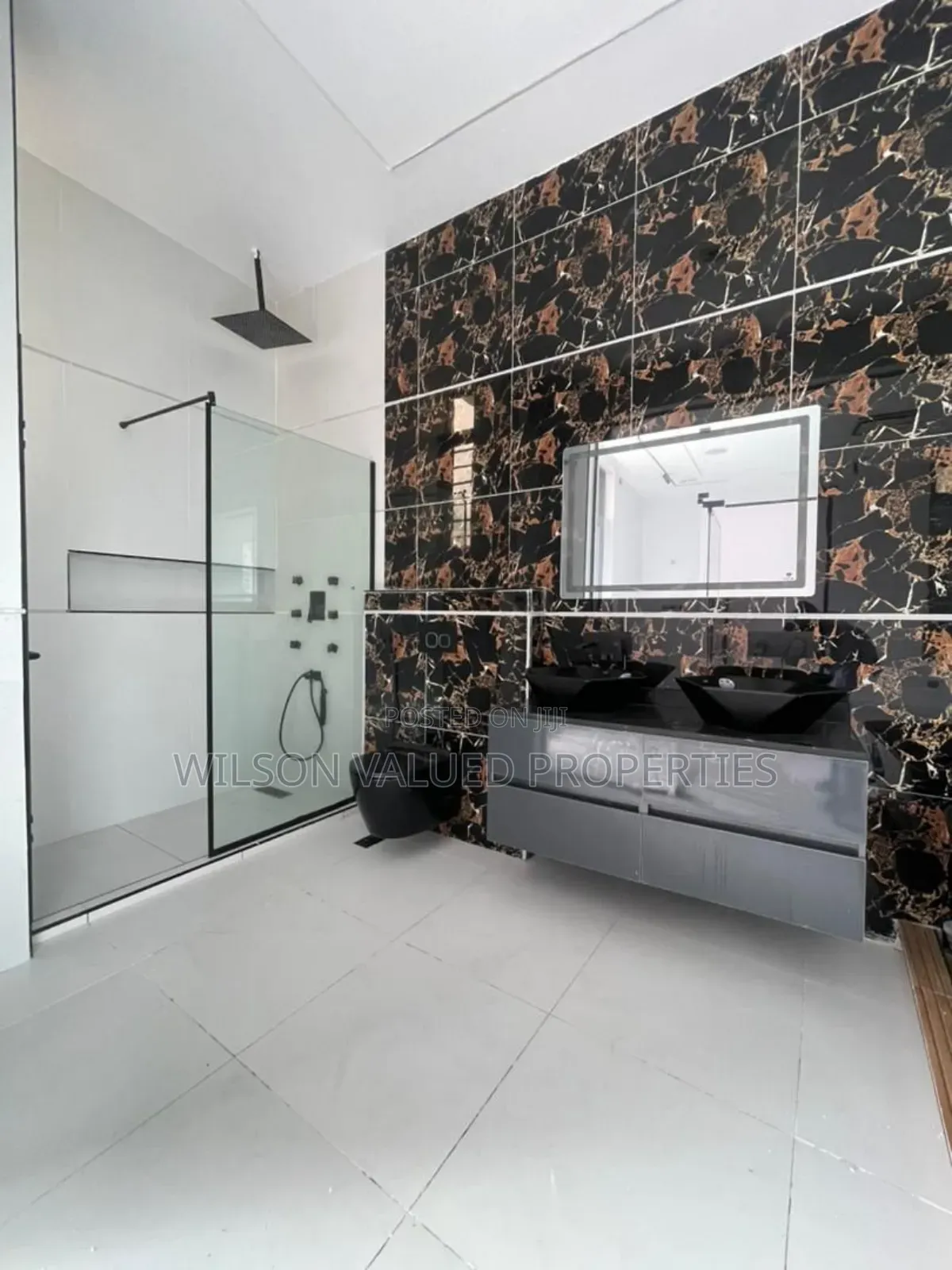 5bdrm Duplex in Wvp Homes, Chevron for sale in Chevron