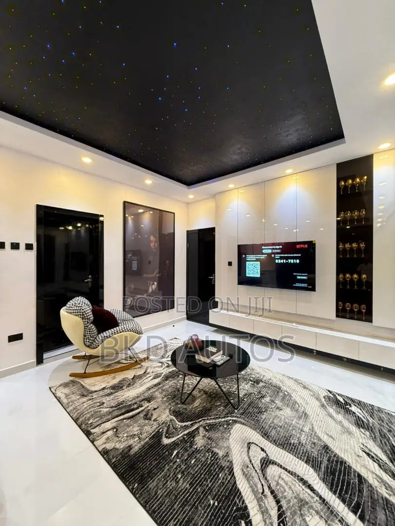 2 Bedroom Apartment With Cinema, Bathtub and Bath Lounge in Osapa london