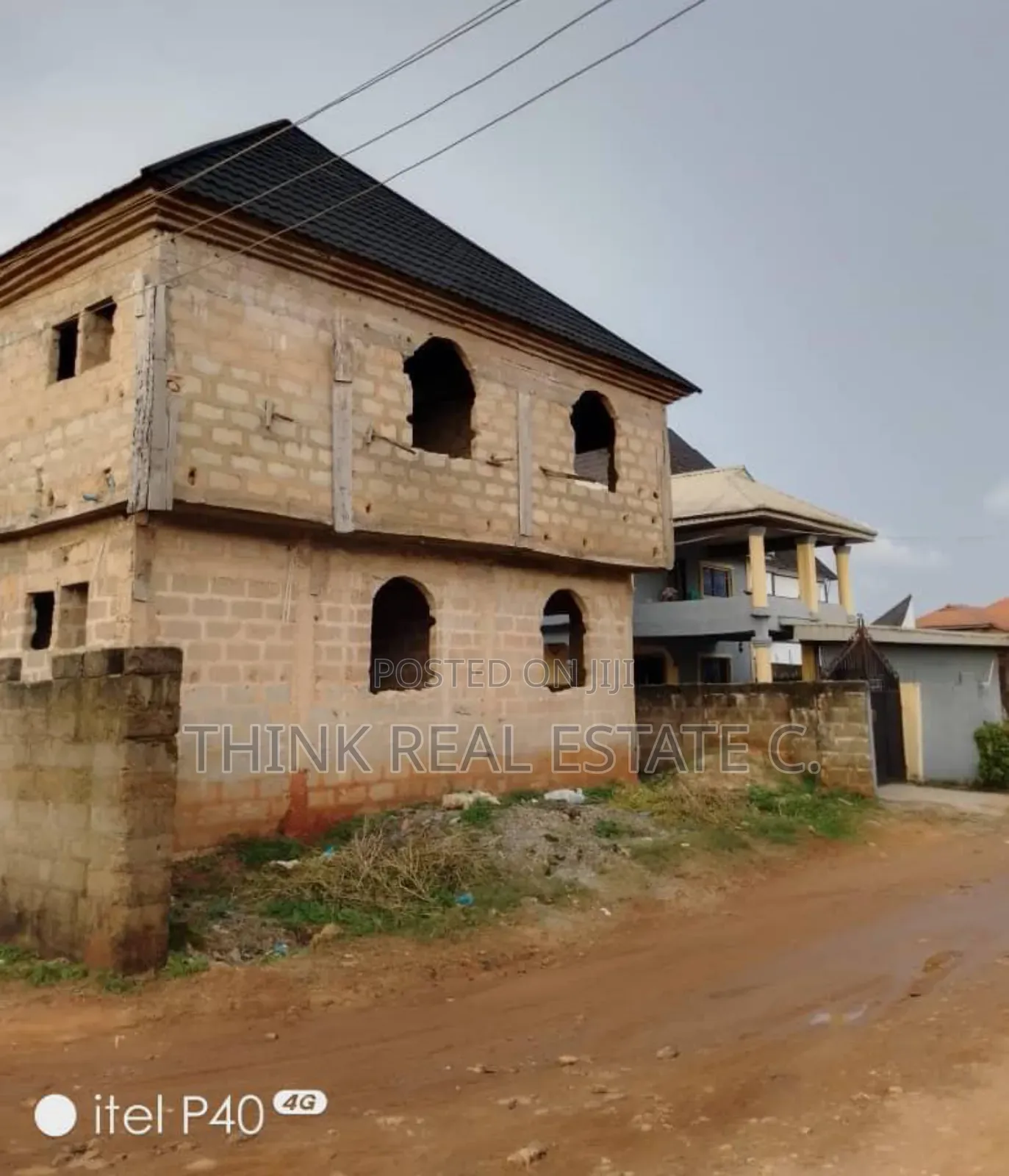 50/100 at MTN Mast,Gra With a Roofed 4flat on It for 60m Naira Net in Benin City