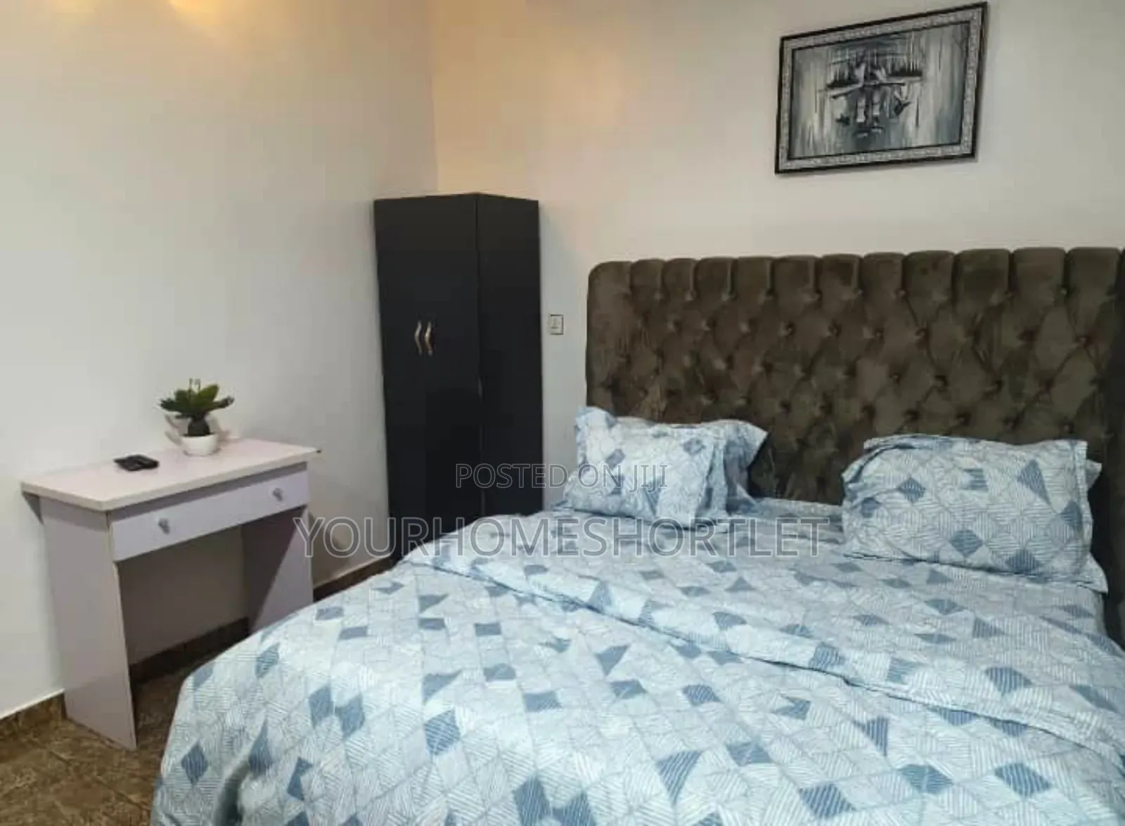 Room and Parlor That Allows Daily, Weekly, Monthly in Adeniyi Jones