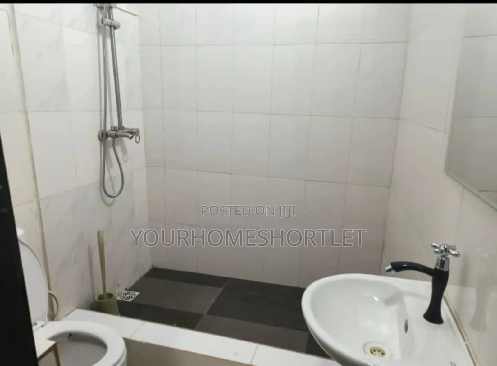 Room and Parlor That Allows Daily, Weekly, Monthly in Adeniyi Jones
