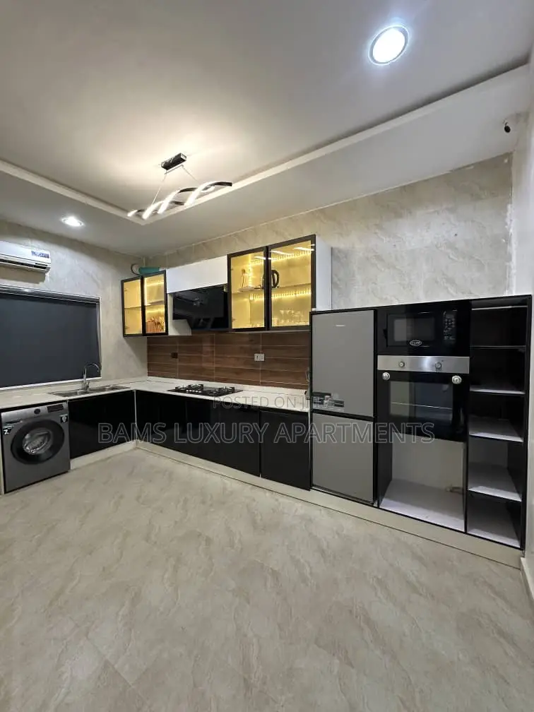 Short Stay With a Cinema, Snooker , Pool, Ps5, Gym and Football Pitch in VGC / Ajah