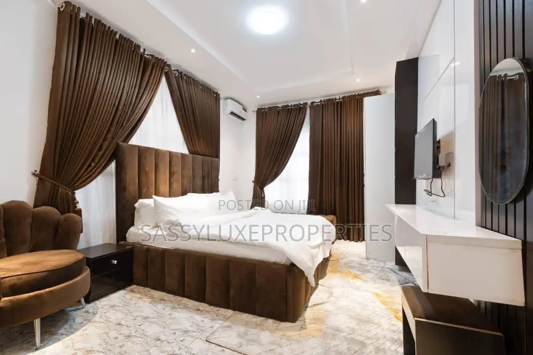 2 Bedroom Furnished Apartment With Ps5 in Lekki Phase 1