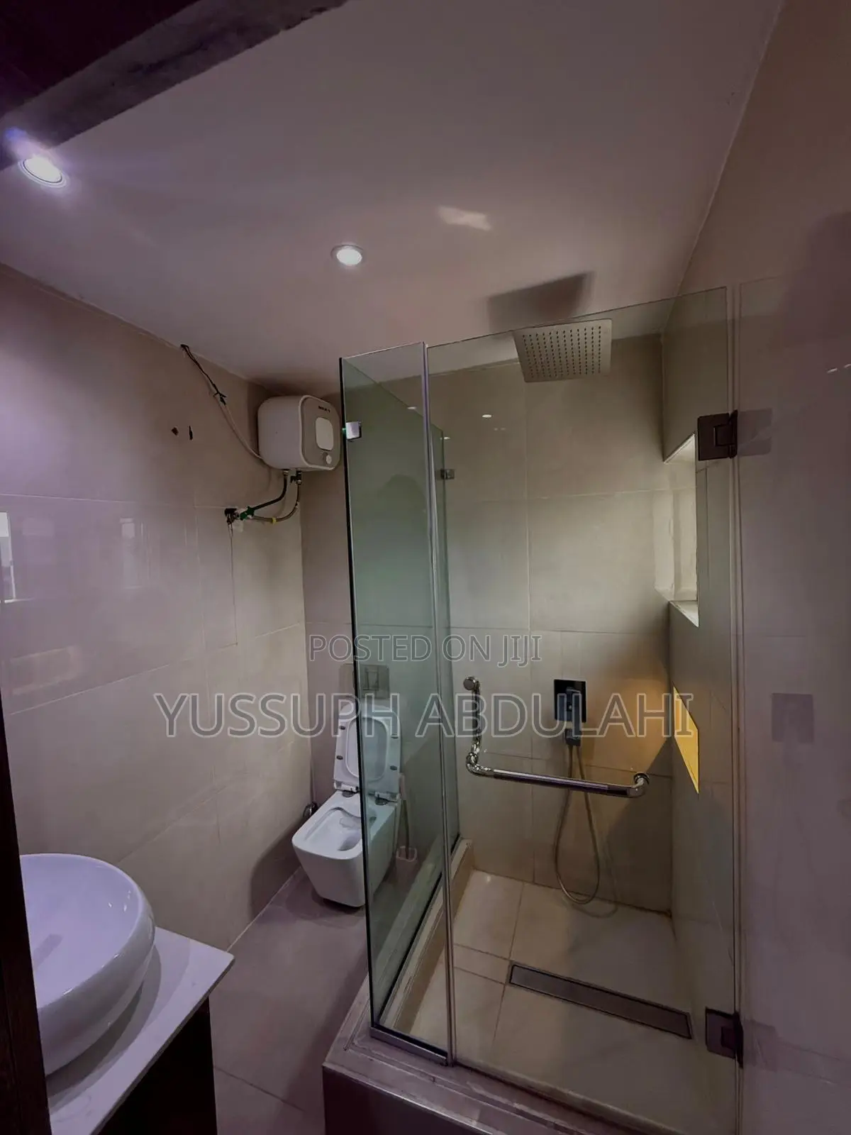 2 Bedrooms Yaba Alagomeji in Alagomeji