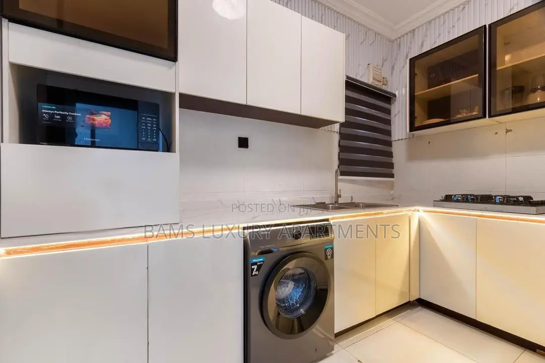 Affordable Short Stay 2 Beds at Lekki Phase 1 in Lekki Phase 1