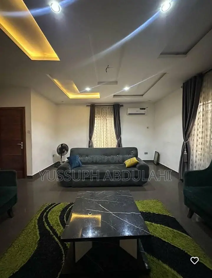 3 Bedrooms Surulere in Adelabu