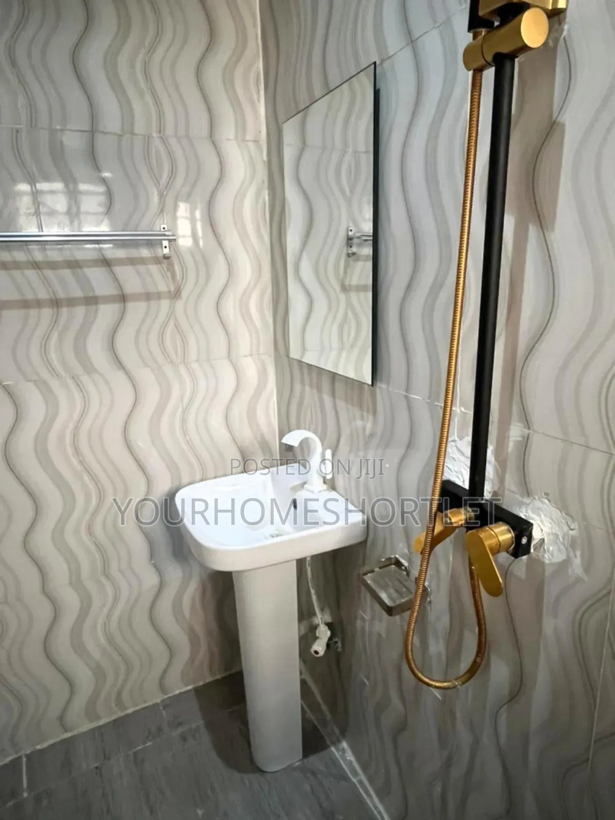 Luxury 2 Bedroom Apartment With Snooker in Bode Thomas