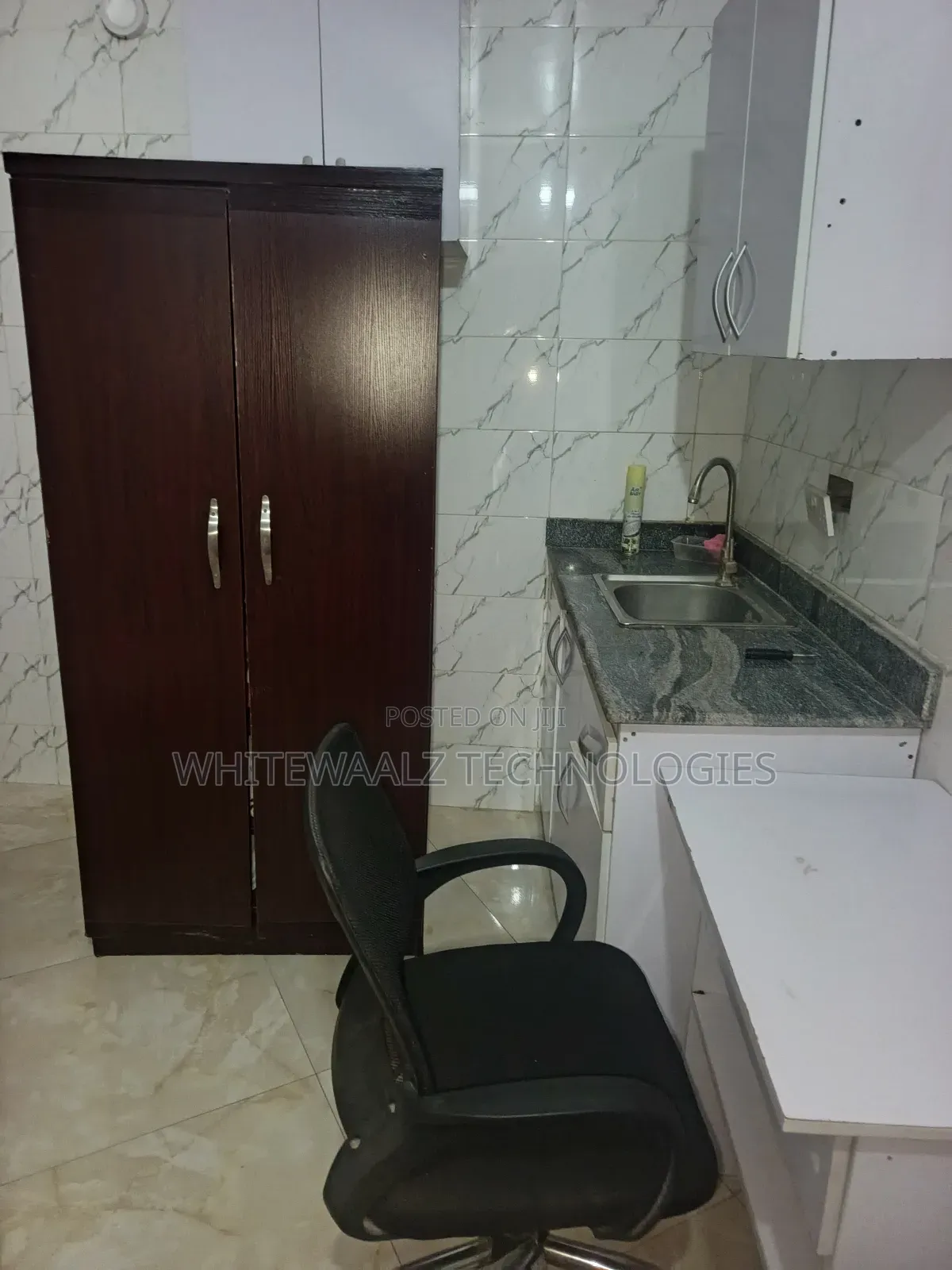 Self Contain Short Let Apartment in Phase 2 / Jikwoyi