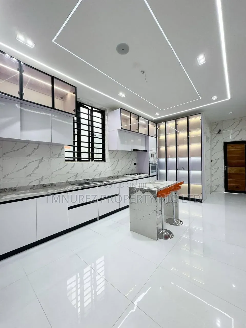 5bdrm Duplex in Ikota Estate for sale in Ikota